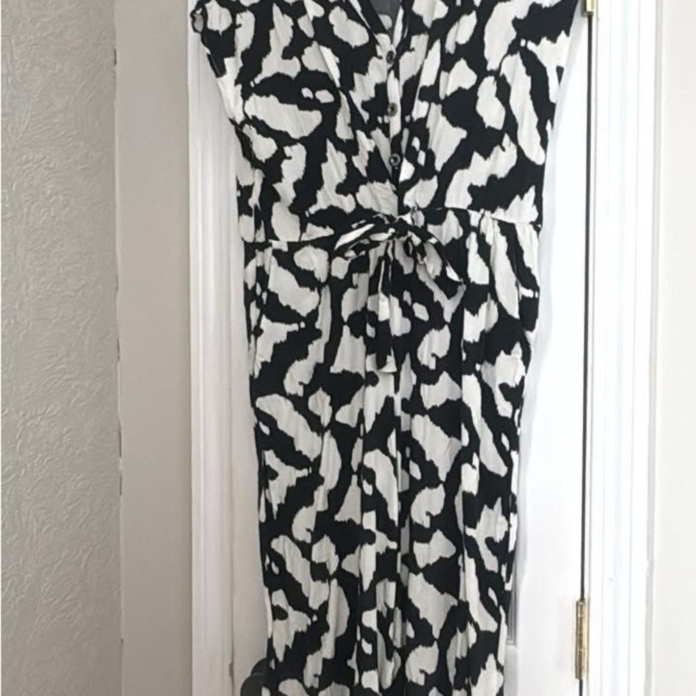 Luxology Black and White Abstract Midi Dress